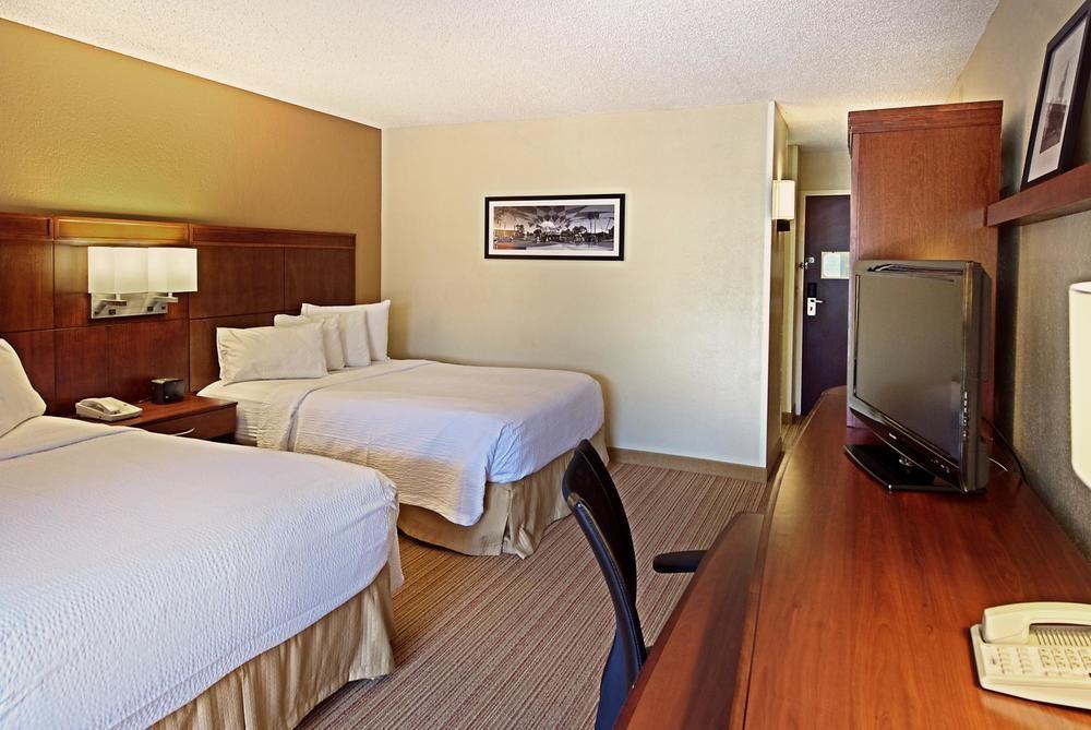Courtyard By Marriott Orlando Lake Buena Vista At Vista Centre Экстерьер фото