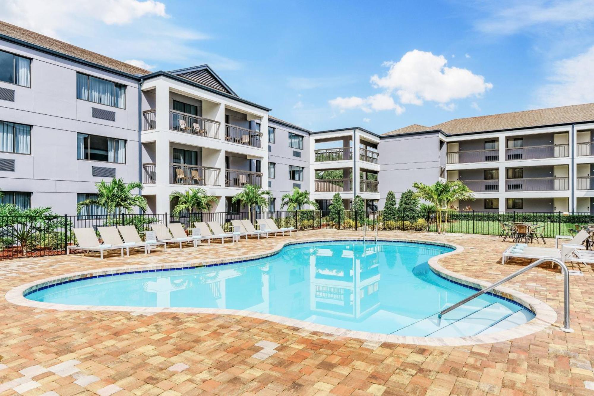 Courtyard By Marriott Orlando Lake Buena Vista At Vista Centre Экстерьер фото